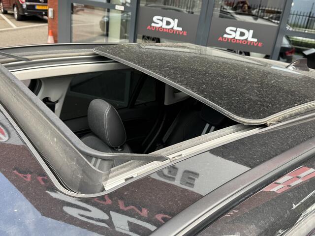 BMW X1 xDrive25e High Executive // PANO / SCHUIF-KANTEL DAK // NAVI // PDC // ELEKTRISCHE ACHTERKLEP //