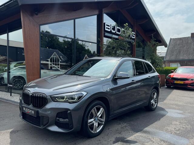 BMW X1 xDrive25e High Exe | Pano | Trekhaak