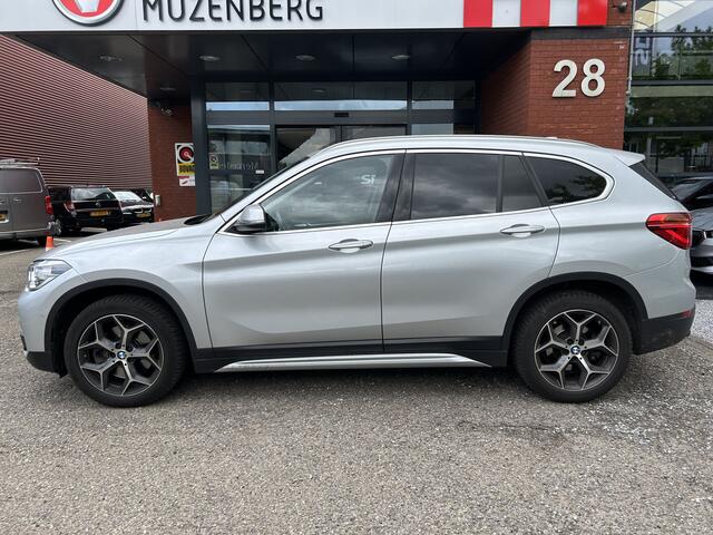 BMW X1 xDrive20i High Executive // HUD // FULL LED // LEDER // CAMERA // NAVI // PDC