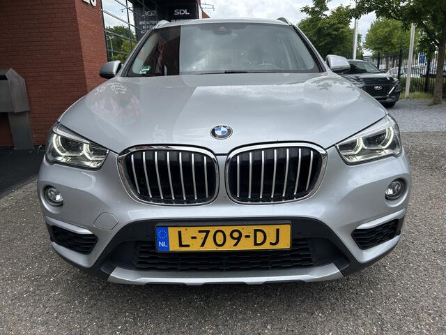 BMW X1 xDrive20i High Executive // HUD // FULL LED // LEDER // CAMERA // NAVI // PDC
