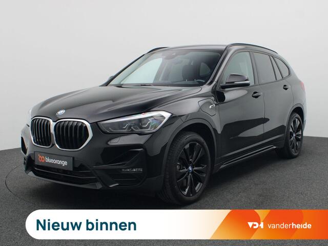 BMW X1 xDrive25e Business Edition Plus 220PK Aut. Sportline Black line, Alarm, Head-Up Display, Clima, Cruise Control, Parkeersensoren Achter, Elektr. Achterklep, Stoelverwarming, 18" LM Velgen