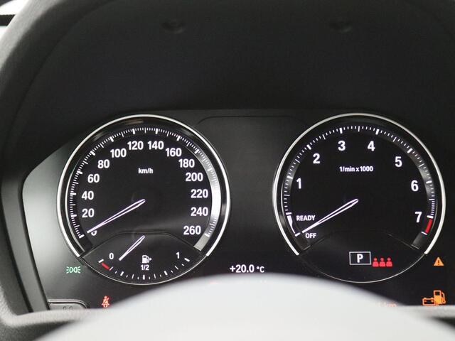 BMW X1 xDrive25e Business Edition Plus 220PK Aut. Sportline Black line, Alarm, Head-Up Display, Clima, Cruise Control, Parkeersensoren Achter, Elektr. Achterklep, Stoelverwarming, 18" LM Velgen