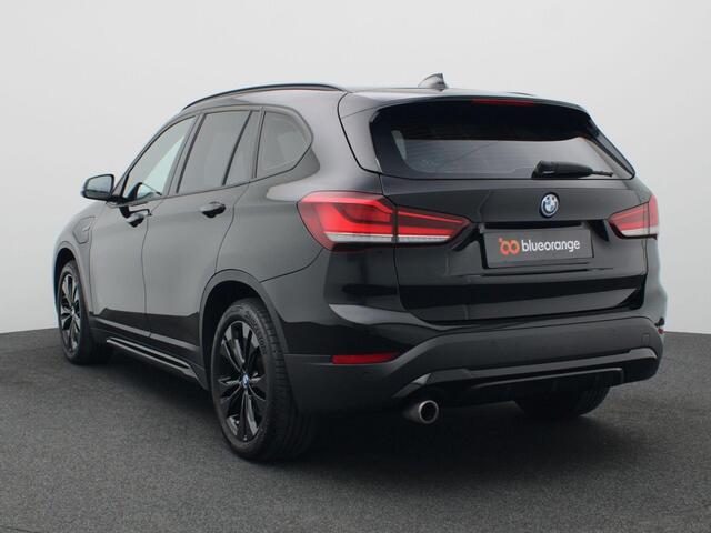 BMW X1 xDrive25e Business Edition Plus 220PK Aut. Sportline Black line, Alarm, Head-Up Display, Clima, Cruise Control, Parkeersensoren Achter, Elektr. Achterklep, Stoelverwarming, 18" LM Velgen