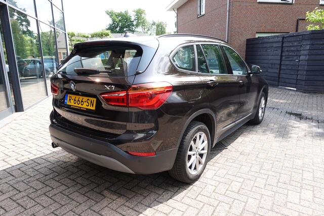 BMW X1 sDrive18i | Lage KM! | CarPlay | Leder | Camera | Elektrische Klep |