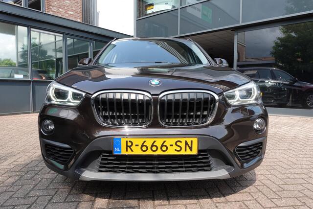 BMW X1 sDrive18i | Lage KM! | CarPlay | Leder | Camera | Elektrische Klep |