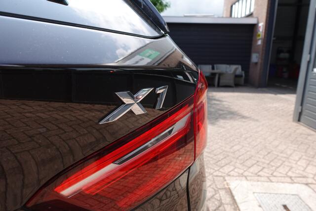 BMW X1 sDrive18i | Lage KM! | CarPlay | Leder | Camera | Elektrische Klep |