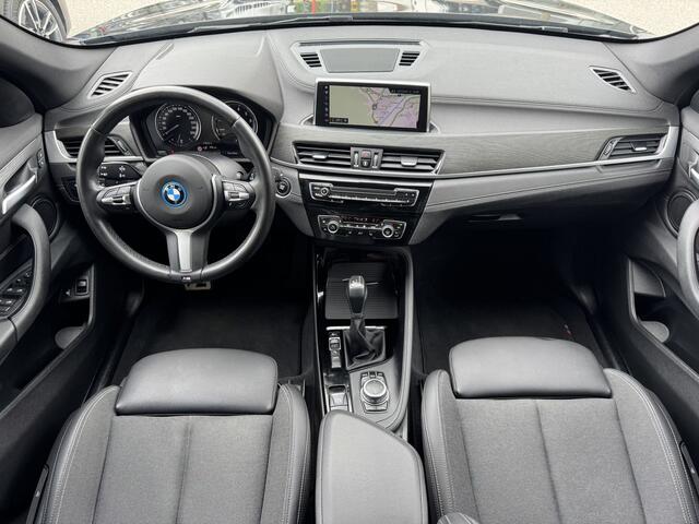 BMW X1 xDrive25e M-SPORT ** LED, NAVI+, HALF-LEDER, TREKH, KEYLESS, 19-inch LMV ** 1e EIG - UNFALLFREI ** ** INFORMEER OOK NAAR ONZE AANTREKKELIJKE FINANCIAL-LEASE TARIEVEN **