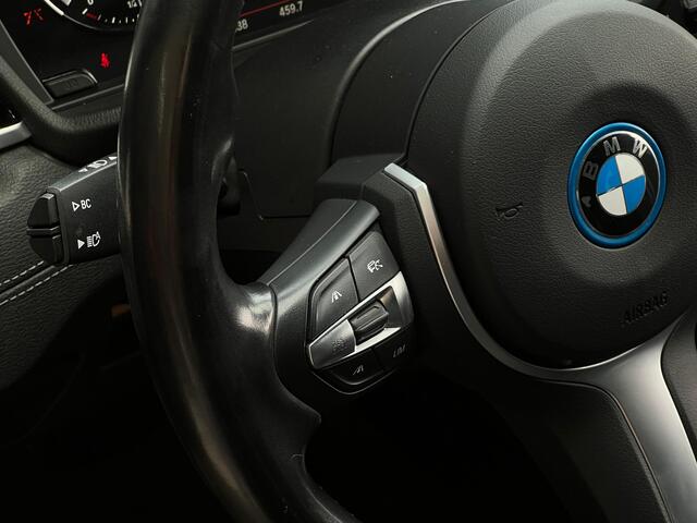 BMW X1 xDrive25e M-SPORT ** LED, NAVI+, HALF-LEDER, TREKH, KEYLESS, 19-inch LMV ** 1e EIG - UNFALLFREI ** ** INFORMEER OOK NAAR ONZE AANTREKKELIJKE FINANCIAL-LEASE TARIEVEN **