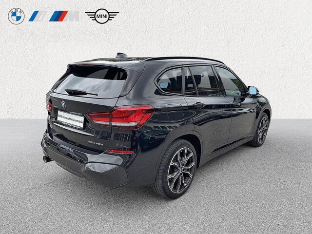 BMW X1 xDrive25e M-SPORT ** LED, NAVI+, HALF-LEDER, HuD, ALARM, KEYLESS, 19-inch LMV ** 1e EIG - UNFALLFREI ** ** INFORMEER OOK NAAR ONZE AANTREKKELIJKE FINANCIAL-LEASE TARIEVEN **