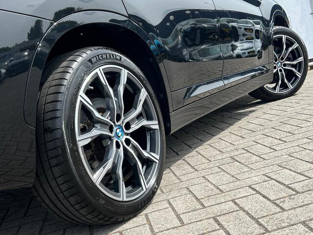 BMW X1 xDrive25e M-SPORT ** LED, NAVI+, HALF-LEDER, HuD, ALARM, KEYLESS, 19-inch LMV ** 1e EIG - UNFALLFREI ** ** INFORMEER OOK NAAR ONZE AANTREKKELIJKE FINANCIAL-LEASE TARIEVEN **