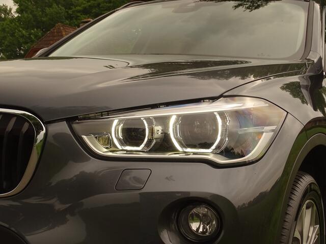 BMW X1 sDrive20i Sport-Line | H+K | Carplay | 1e Eig. | 18inch-Allwheater | St.verw. | Sportstoelen