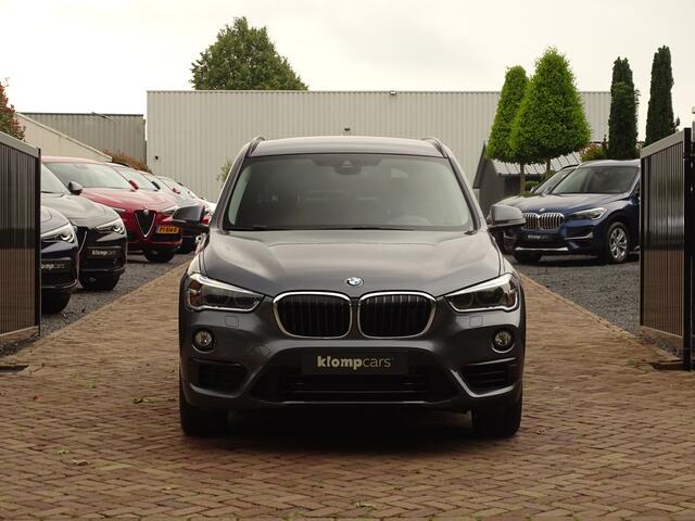 BMW X1 sDrive20i Sport-Line | H+K | Carplay | 1e Eig. | 18inch-Allwheater | St.verw. | Sportstoelen