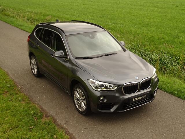 BMW X1 sDrive20i Sport-Line | H+K | Carplay | 1e Eig. | 18inch-Allwheater | St.verw. | Sportstoelen