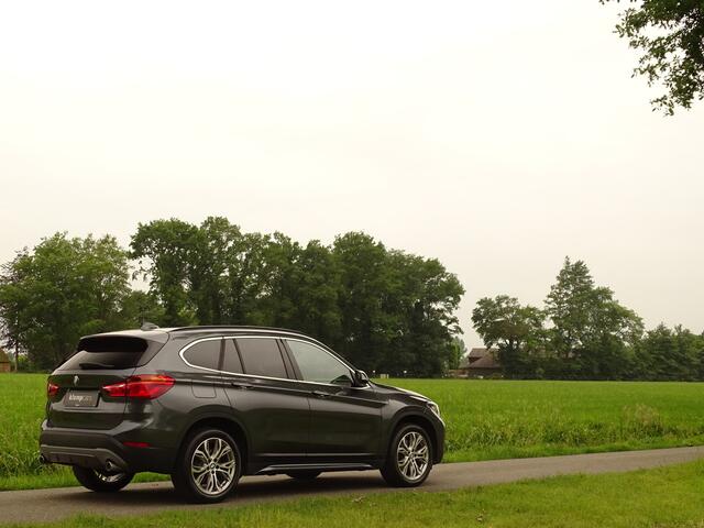 BMW X1 sDrive20i Sport-Line | H+K | Carplay | 1e Eig. | 18inch-Allwheater | St.verw. | Sportstoelen