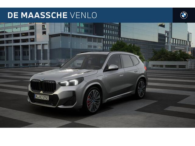 BMW X1 xDrive25e High Executive M Sport Automaat / Panoramadak / Trekhaak / Sportstoelen / Adaptieve LED / M Adaptief onderstel / Parking Assistant Plus / Head-Up / Comfort Access