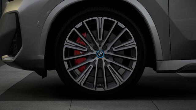 BMW X1 xDrive25e High Executive M Sport Automaat / Panoramadak / Trekhaak / Sportstoelen / Adaptieve LED / M Adaptief onderstel / Parking Assistant Plus / Head-Up / Comfort Access