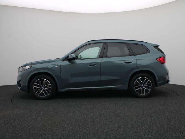 BMW X1 xDrive25e M Sportpakket | Premium Pack | Travel Pack | Achteruitrijcamera | Panoramadak | Driving Assistant Plus | Parking Assistant | Harman Kardon | 18''