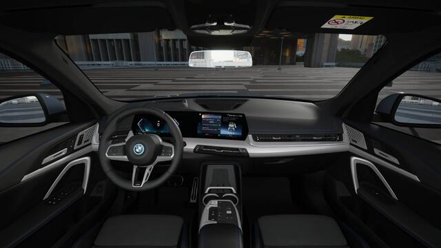 BMW X1 xDrive25e High Executive M Sport Automaat / Panoramadak / Trekhaak / Sportstoelen / M Adaptief onderstel / Stoelverwarming / Comfort Access / Adaptieve LED / Parking Assistant Plus / Head-Up / Harman-Kardon