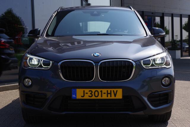 BMW X1 xDrive20i 192 PK Automaat High Executive, Head-Up, Climate Control, Trekhaak, Sportstoelen
