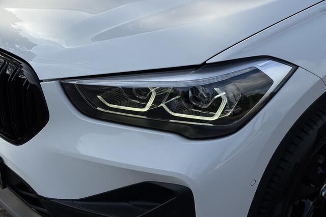 BMW X1 xDrive25e | Elektrische Klep | Apple Carplay | PDC V+A | Privacy Glas