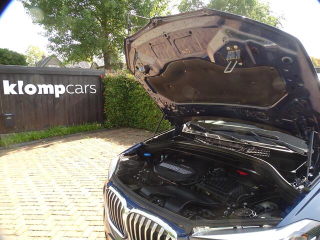 BMW X1 xDrive20i High Exe | Schuifdak | HUD | Elek.St. | Camera | Stuur+Stoel verwarming | Lane-ass | St.verw | X-line!