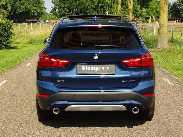 BMW X1 xDrive20i High Exe | Schuifdak | HUD | Elek.St. | Camera | Stuur+Stoel verwarming | Lane-ass | St.verw | X-line!