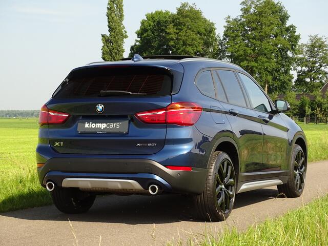 BMW X1 xDrive20i High Exe | Schuifdak | HUD | Elek.St. | Camera | Stuur+Stoel verwarming | Lane-ass | St.verw | X-line!