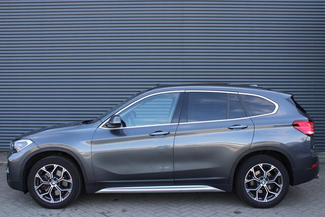 BMW X1 sDrive20i X-Line Panoramdak Full-Led Head-Up Dakota-Leer Groot-Navigatie