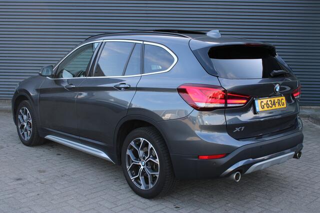 BMW X1 sDrive20i X-Line Panoramdak Full-Led Head-Up Dakota-Leer Groot-Navigatie