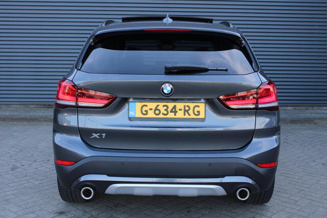 BMW X1 sDrive20i X-Line Panoramdak Full-Led Head-Up Dakota-Leer Groot-Navigatie