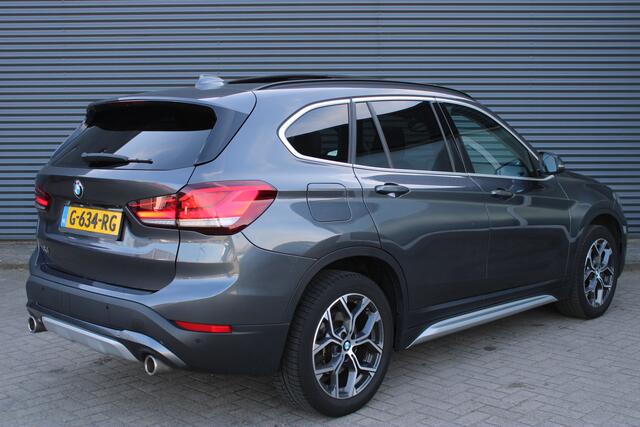 BMW X1 sDrive20i X-Line Panoramdak Full-Led Head-Up Dakota-Leer Groot-Navigatie