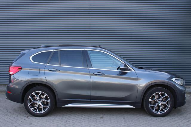 BMW X1 sDrive20i X-Line Panoramdak Full-Led Head-Up Dakota-Leer Groot-Navigatie