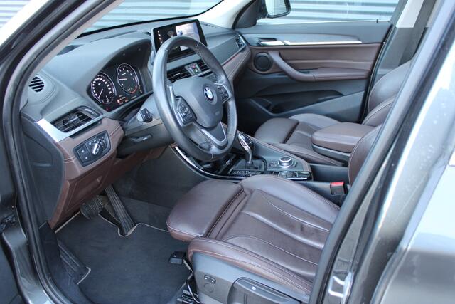 BMW X1 sDrive20i X-Line Panoramdak Full-Led Head-Up Dakota-Leer Groot-Navigatie