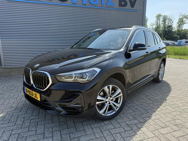 BMW X1 sDrive20i 192 PK Sport Line Achteruitrijcamera Trekhaak DAB Head-Up Display 18 Inch