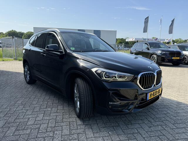 BMW X1 sDrive20i 192 PK Sport Line Achteruitrijcamera Trekhaak DAB Head-Up Display 18 Inch