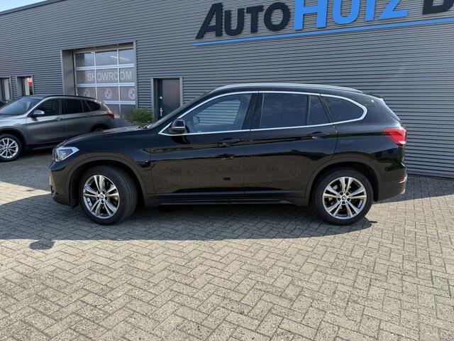 BMW X1 sDrive20i 192 PK Sport Line Achteruitrijcamera Trekhaak DAB Head-Up Display 18 Inch