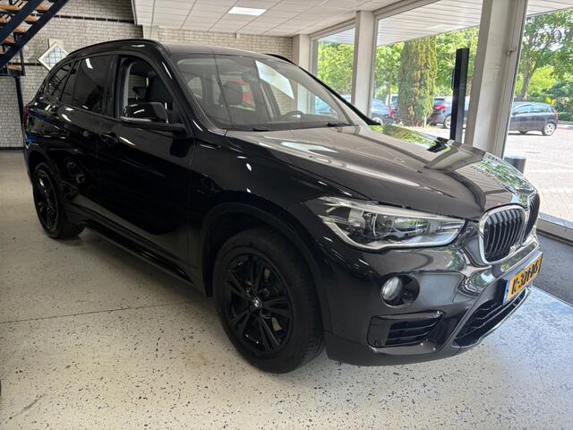 BMW X1 18I HIGH EXEC. / Climatronic / Cruise / Afn.Trekh. / Navi / Camera