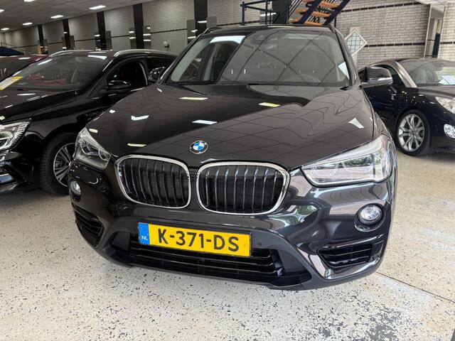 BMW X1 18I HIGH EXEC. / Climatronic / Cruise / Afn.Trekh. / Navi / Camera
