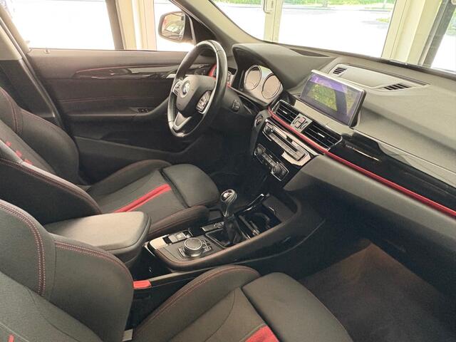BMW X1 18I HIGH EXEC. / Climatronic / Cruise / Afn.Trekh. / Navi / Camera