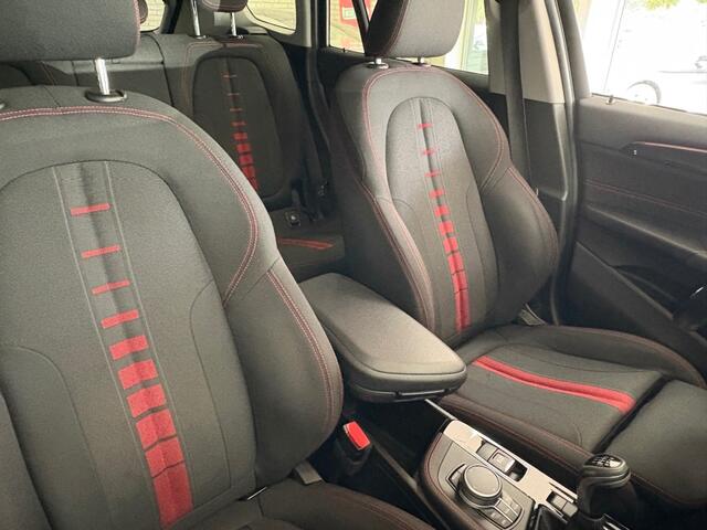 BMW X1 18I HIGH EXEC. / Climatronic / Cruise / Afn.Trekh. / Navi / Camera
