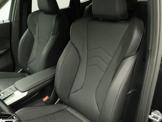 BMW X1 xDrive25e M Sportpakket | Premium Pack | Comfort Access | Achteruitrijcamera | Adaptieve LED | Harman Kardon | 19''
