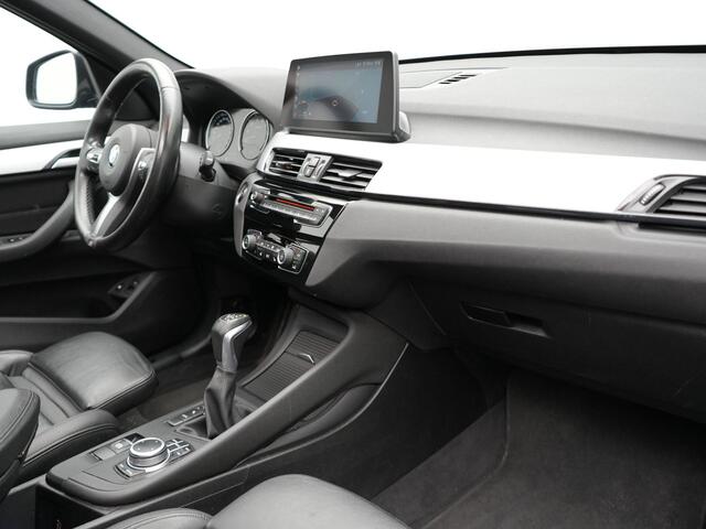 BMW X1 xDrive25e Sportline Plug In Hybrid 220pk PHEV | Panodak | Trekhaak Afn. | Head Up | Lederen Sportstoelen Verwarmd | Apple Carplay | Camera | 18"L.M | M Sportstuur |