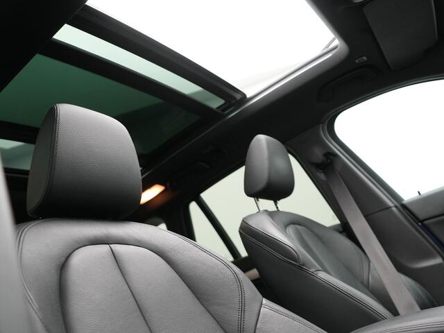 BMW X1 xDrive25e Sportline Plug In Hybrid 220pk PHEV | Panodak | Trekhaak Afn. | Head Up | Lederen Sportstoelen Verwarmd | Apple Carplay | Camera | 18"L.M | M Sportstuur |