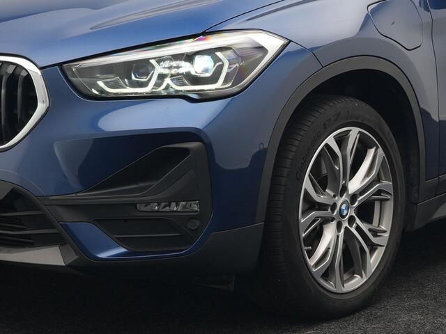 BMW X1 xDrive25e Sportline Plug In Hybrid 220pk PHEV | Panodak | Trekhaak Afn. | Head Up | Lederen Sportstoelen Verwarmd | Apple Carplay | Camera | 18"L.M | M Sportstuur |