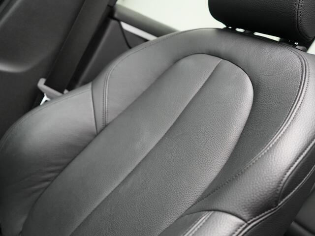 BMW X1 xDrive25e Sportline Plug In Hybrid 220pk PHEV | Panodak | Trekhaak Afn. | Head Up | Lederen Sportstoelen Verwarmd | Apple Carplay | Camera | 18"L.M | M Sportstuur |