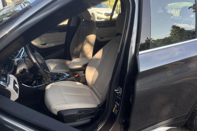 BMW X1 xDrive25e X-Line | Leder | Stoelverwarming | LED | Elektrische Klep | PDC A