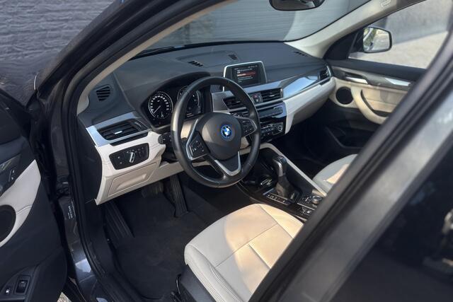 BMW X1 xDrive25e X-Line | Leder | Stoelverwarming | LED | Elektrische Klep | PDC A