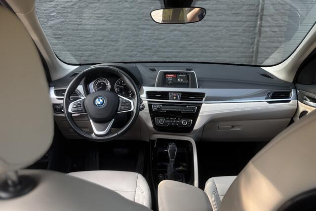 BMW X1 xDrive25e X-Line | Leder | Stoelverwarming | LED | Elektrische Klep | PDC A
