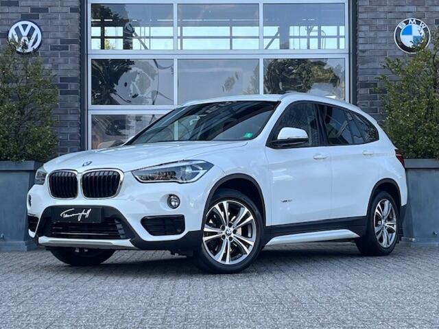 BMW X1 XDRIVE20I SPORTLINE AUT. - NAVI - TREKH. - LED