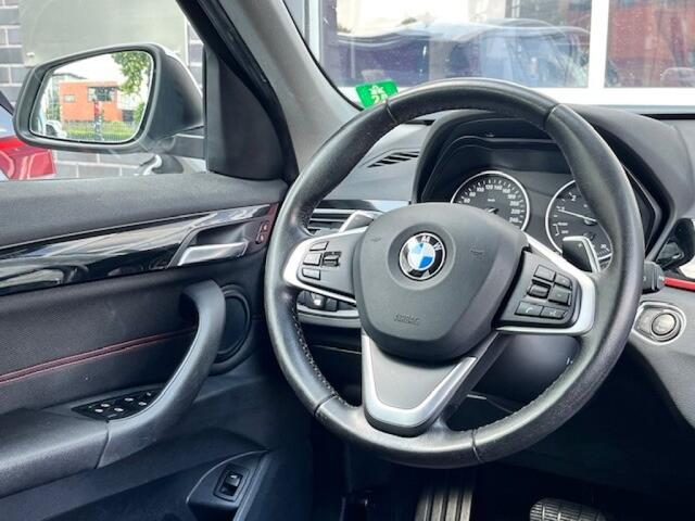 BMW X1 XDRIVE20I SPORTLINE AUT. - NAVI - TREKH. - LED